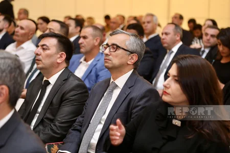Heydər Əliyevin 100 illik yubileyinə həsr olunan “Dirçəliş. Başlanğıc” kitabının təqdimat mərasimi keçirilib