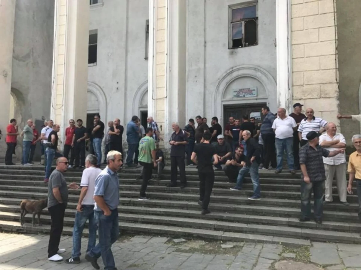 Gürcüstanda mədənçilər üç gündür etiraz aksiyası keçirirlər