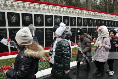Milli qürur və and yeri - Şəhidlər xiyabanına axın başlayıb - FOTOREPORTAJ