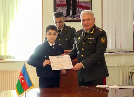 Naxçıvan Qarnizonu tam orta məktəbinin şagirdləri və onların müəllimlərinin mükafatlandırılması mərasimi keçirilib