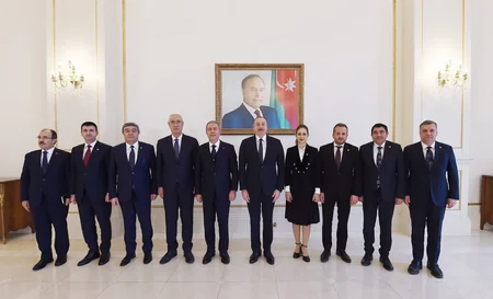 Президент Ильхам Алиев принял Хулуси Акара