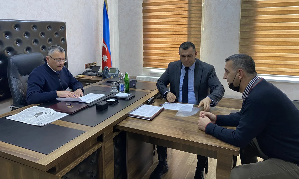 Dövlət Komitəsinin sədri vətəndaşların müraciətlərini dinləyib