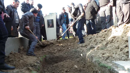 Günəşli” yatağında baş verən qəzada həlak olan daha bir neftçi dəfn olunub - FOTO