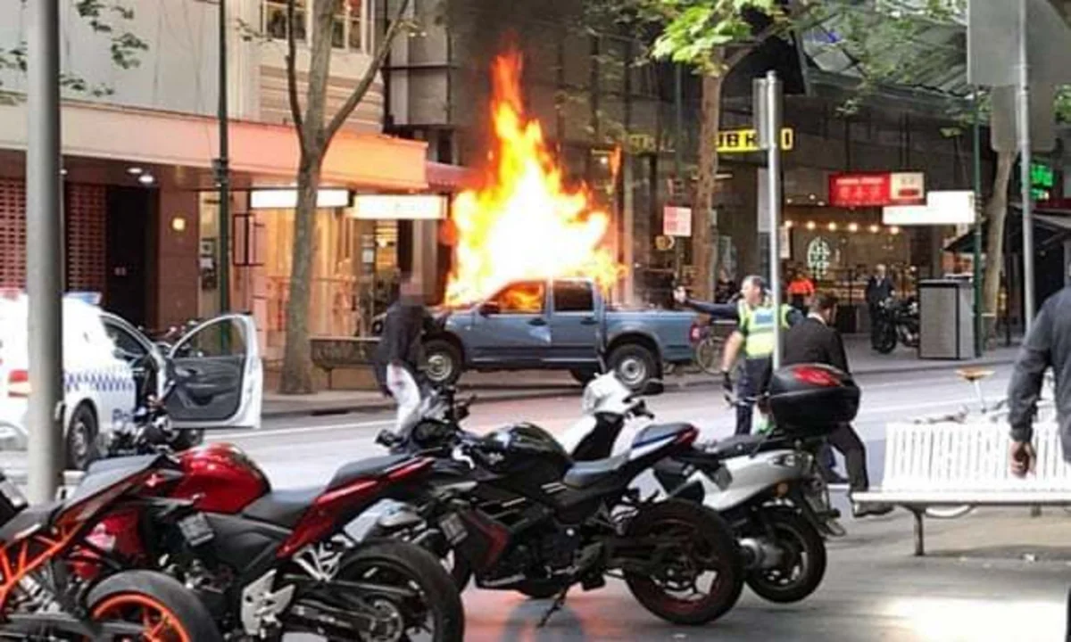 Avstraliyada kütləyə bıçaqla hücum edən şəxs xəstəxanada ölüb - FOTO - VİDEO - YENİLƏNİB-2