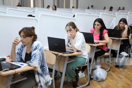 İctimaiyyət nümayəndələri müəllimlərin işə qəbulu üzrə imtahanları izləyiblər