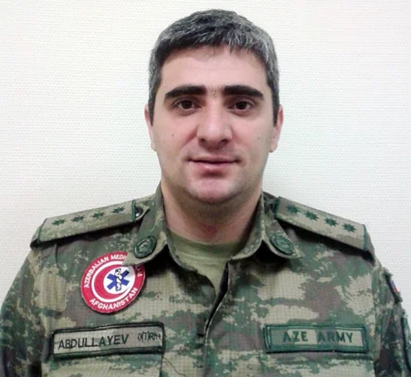 Müdafiə naziri Əfqanıstandakı Azərbaycan sülhməramlılarının iki zabitini mükafatlandırıb - FOTO