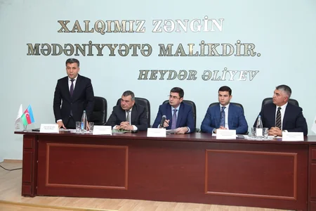 “Azəriqaz” rəhbəri Xəzər rayonunda istixana sahibləri ilə görüşüb