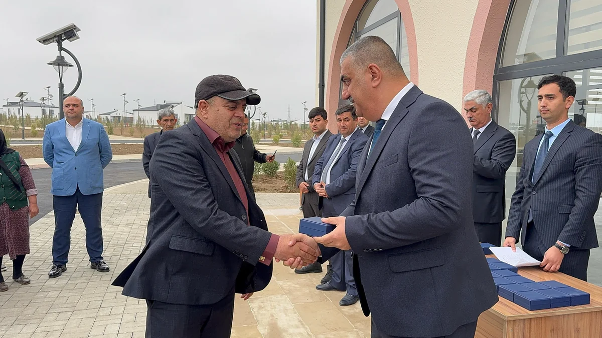 Ağdamın Sarıcalı kəndinə növbəti köç karvanı çatıb və açarlar təqdim edilib - YENİLƏNİB