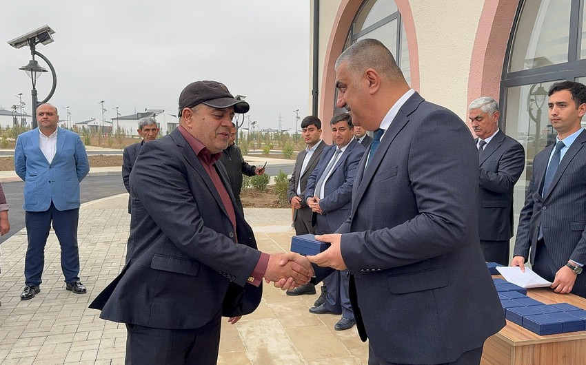 Ağdamın Sarıcalı kəndinə növbəti köç karvanı çatıb və açarlar təqdim edilib - YENİLƏNİB