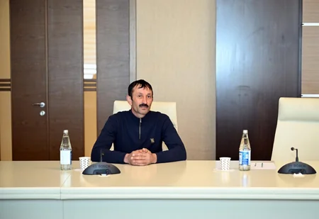 Mədəniyyət naziri Qəbələdə vətəndaşların müraciətlərini dinləyib