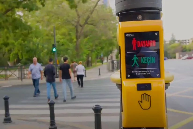 Bakıda xüsusi düymə ilə idarə olunan yeni svetoforlar quraşdırılıb