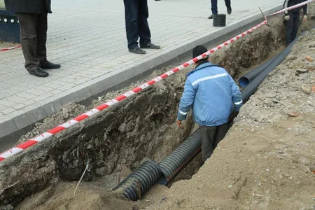 Gəncədə yağış sularının ötürülməsi üçün xətlərin çəkilməsinə başlanılıb - FOTO
