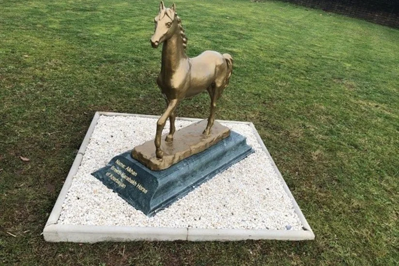 Londonda Qarabağ atının heykəli qoyulub
