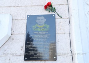 Bakıda Vətən müharibəsi şəhidinin barelyefi qoyulub