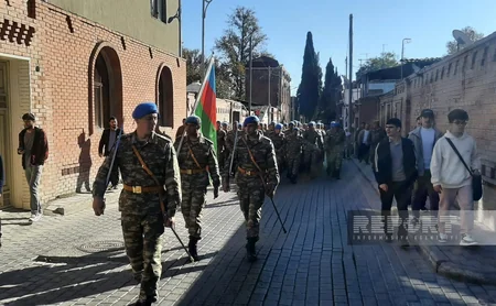 Gəncədə Zəfər Günü münasibətilə hərbçilərin yürüşü keçirilir