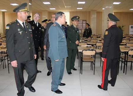 Nazirlik xarici attaşeləri Hərbi Liseyə apardı