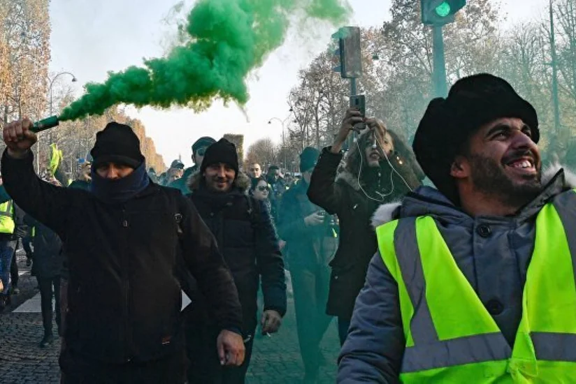 Parisdə polis nümayişçilərə qarşı gözyaşardıcı qazdan istifadə edib
