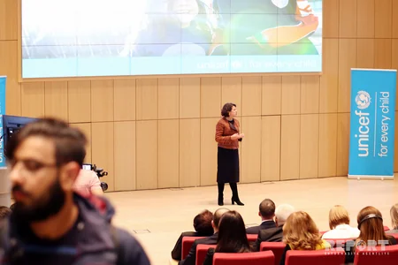 YUNİSEF-in regional direktoru: Uşaqların təhsili məsələsində Azərbaycanın fəaliyyəti tərifəlayiqdir