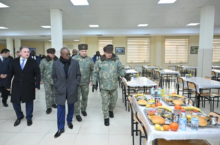 Президенту Гвинеи-Бисау показали вооружение командос Азербайджана