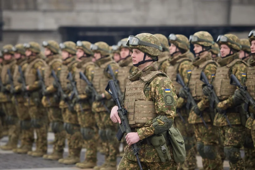 FT: Запад обсуждает отправку в Украину 4-5 бригад военных