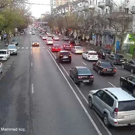Bakının bir sıra yollarında nəqliyyatın sıxlığı müşahidə olunur