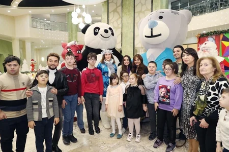 Heydər Əliyev Fondunun vitse-prezidenti Leyla Əliyeva daun sindromlu uşaqlar üçün təşkil olunan şənlikdə iştirak edib - FOTO