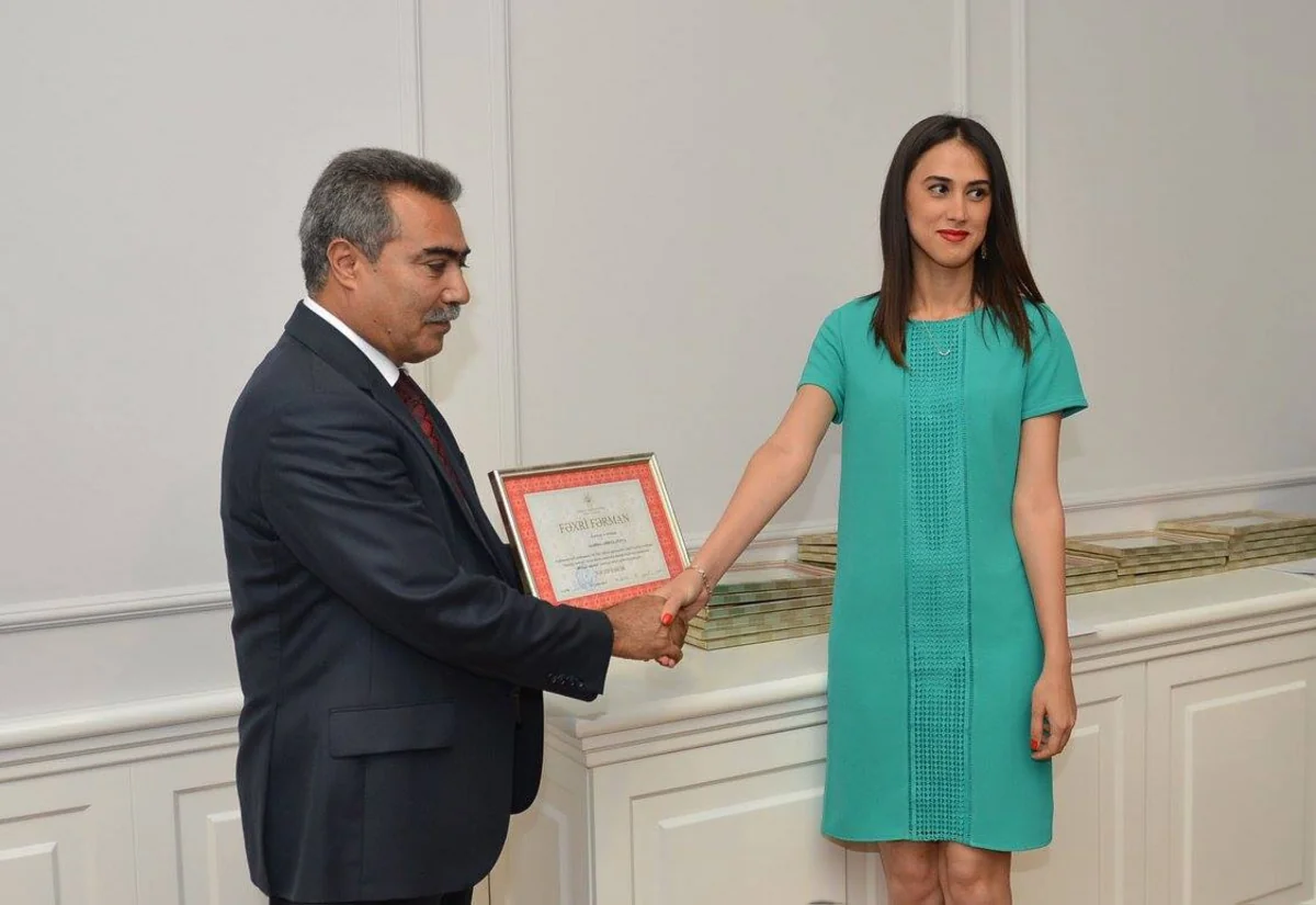 Təhsil Nazirliyi mətbuat nümayəndələrini Fəxri fərmanla təltif edib