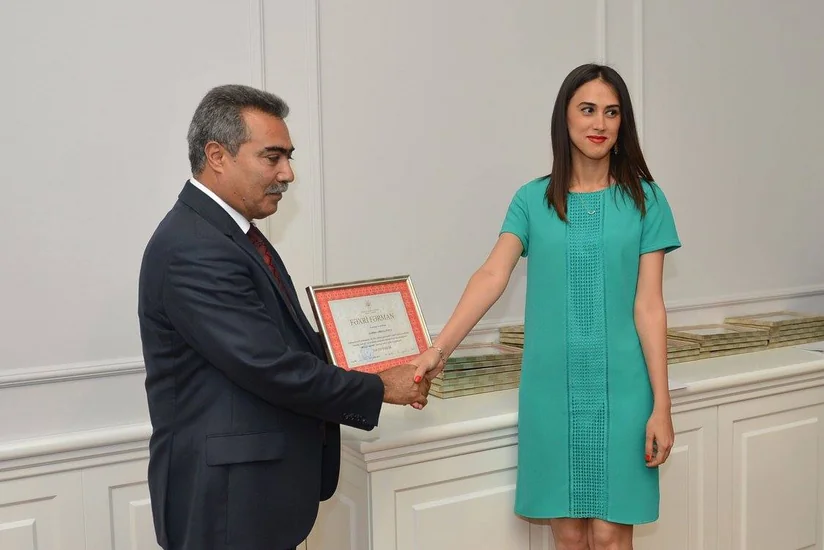 Təhsil Nazirliyi mətbuat nümayəndələrini Fəxri fərmanla təltif edib