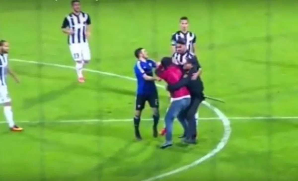 Neftçidən azarkeşi vurduğu üçün qovulan futbolçu Rumıniya Yuventusuna keçib