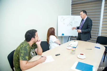 ADB-nin Azərbaycan üzrə meneceri “Report”un qonağı olub - FOTO