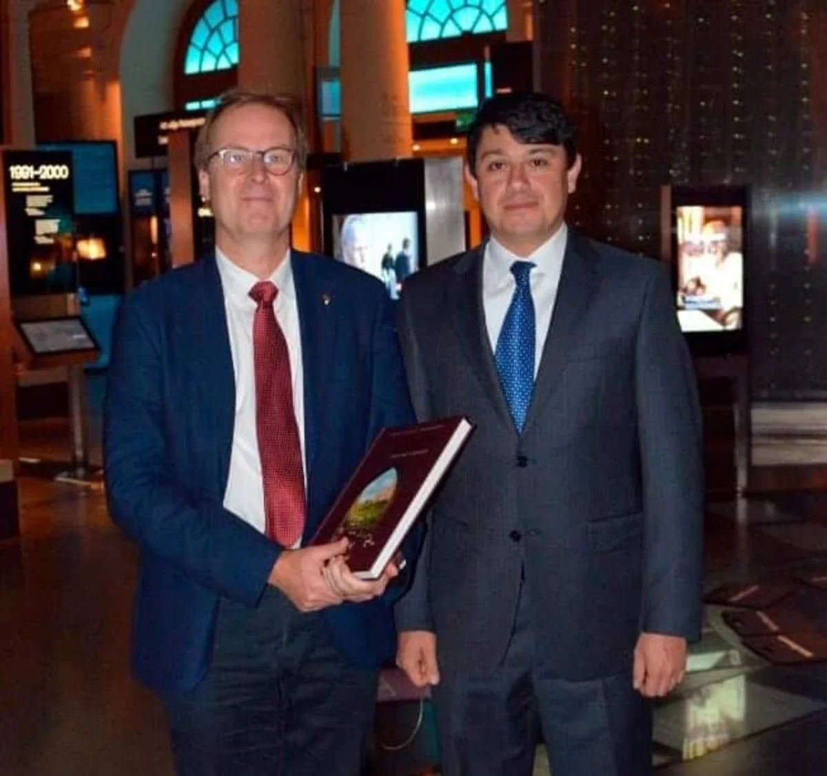 Nobel muzeyinə Qarabağ haqqında kitab təqdim edilib