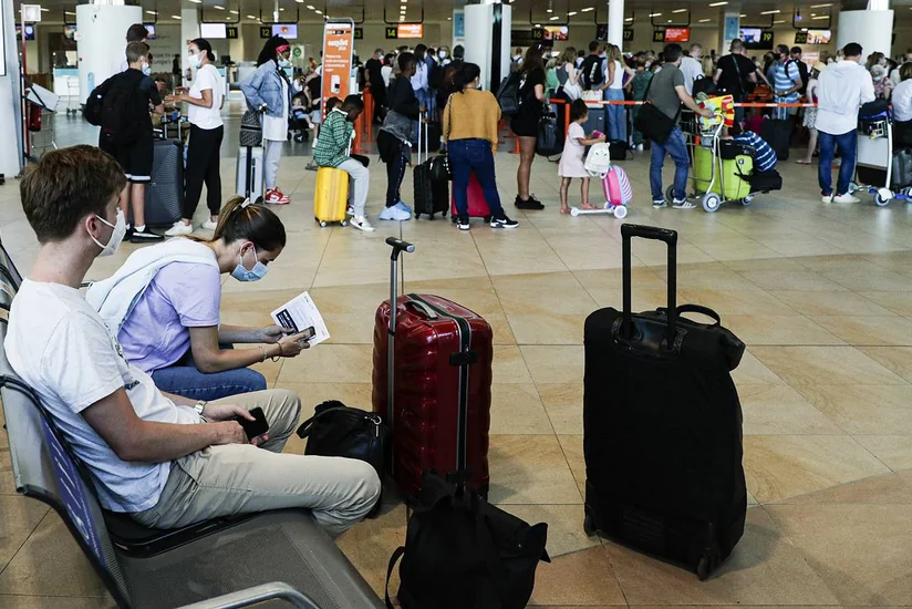 Китай частично возобновил выдачу виз гражданам Японии и Южной Кореи