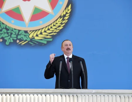Azadlıq meydanında hərbi parad keçirilib - YENİLƏNİB-2
