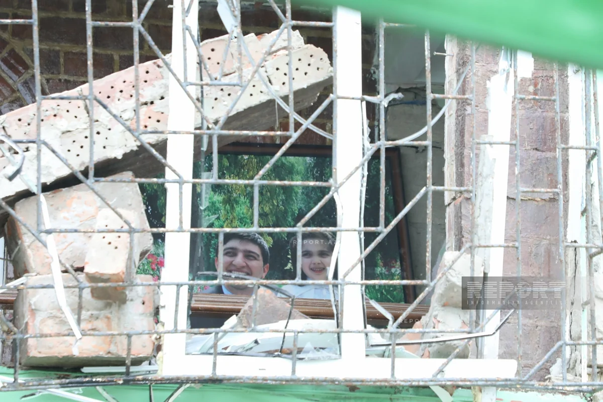 Vüqar Həşimovun dağılan ata evindən FOTOREPORTAJ