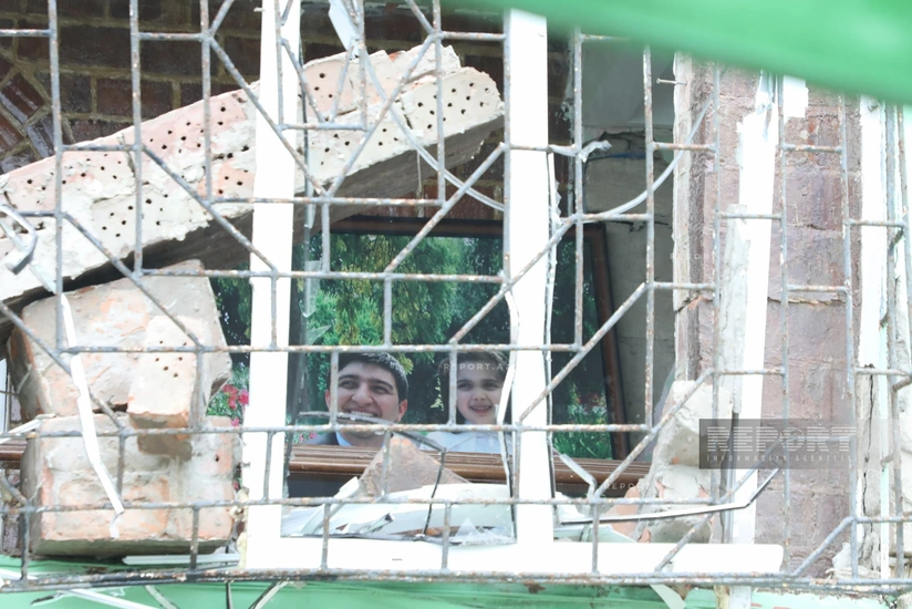 Vüqar Həşimovun dağılan ata evindən FOTOREPORTAJ