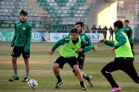 ​Xəzər Lənkəran klubu baxışa iki futbolçu çağırıb