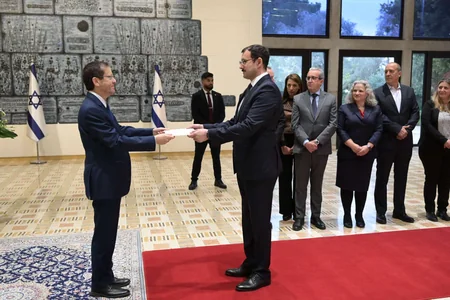 İsxak Hersoq Azərbaycan səfirinin etimadnaməsini təqdim etməsi münasibətilə İlham Əliyevi təbrik edib