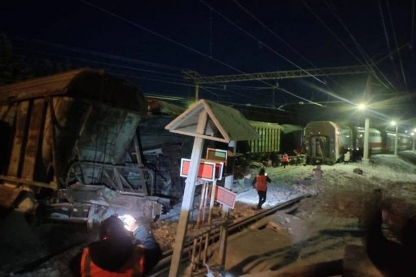 Rusiyada qatarların çırpılması nəticəsində ölənlərin sayı 2-yə çatıb - YENİLƏNİB 4