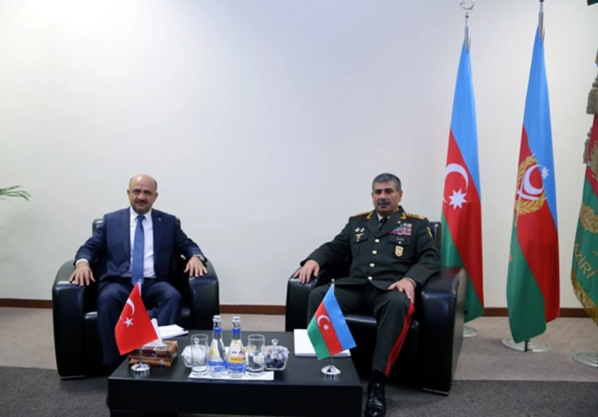 Azərbaycan və Türkiyənin müdafiə nazirləri hərbi əməkdaşlığın genişləndirilməsini müzakirə ediblər