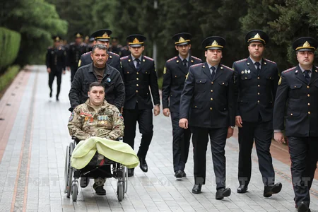 Azerbaijani people commemorate National Leader Heydar Aliyev