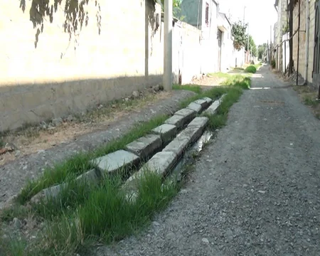 Kürdəmirin mərkəzində antisanitariya: sakinlər kanalizasiya probleminin həllini gözləyir - REPORTAJ
