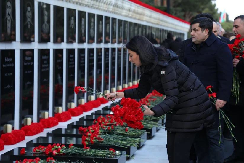 Ombudsman Səbinə Əliyeva və Aparatın kollektivi Şəhidlər xiyabanını ziyarət edib