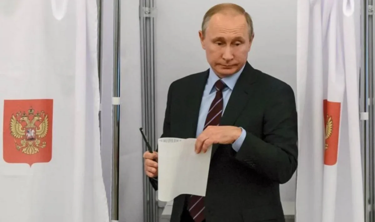 Путин проголосовал по поправкам в Конституцию