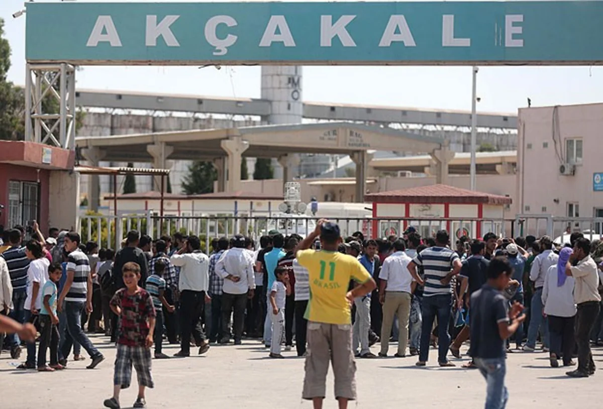 Türkiyə öz sərhədini minlərlə suriyalı qaçqına açdı