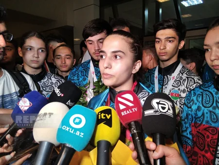 Batumidə keçirilən turnirdə iştirak edən karateçilər Vətənə qayıdıblar