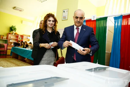 Səlim Müslümov Prezident seçkilərində səs verib