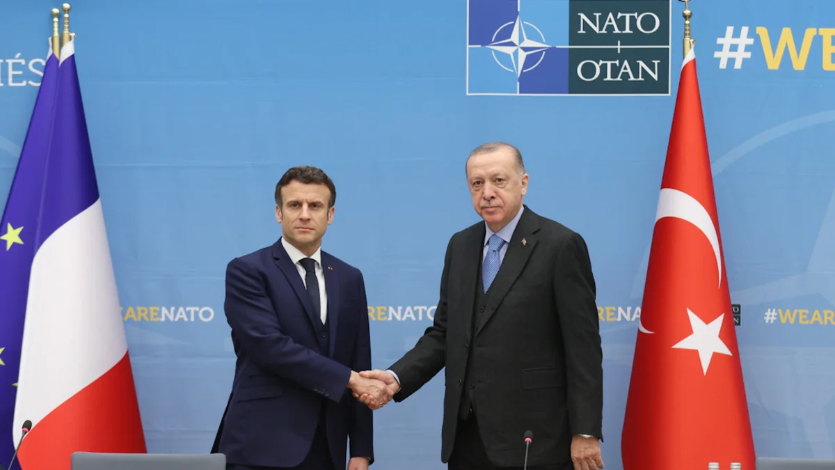 Ərdoğan Makronla regional məsələləri müzakirə edib