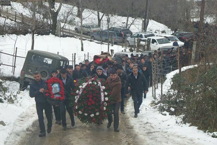 Günəşli yatağında baş verən faciədə həlak olan daha bir neftçi dəfn olunub - FOTO