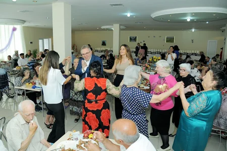 Heydər Əliyev Fondunun nümayəndələri müharibə və əmək əlilləri pansionatında olub - FOTO
