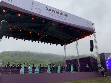 İlham Əliyev və Mehriban Əliyeva Şuşada Beynəlxalq Folklor Festivalının açılışında iştirak ediblər - YENİLƏNİB